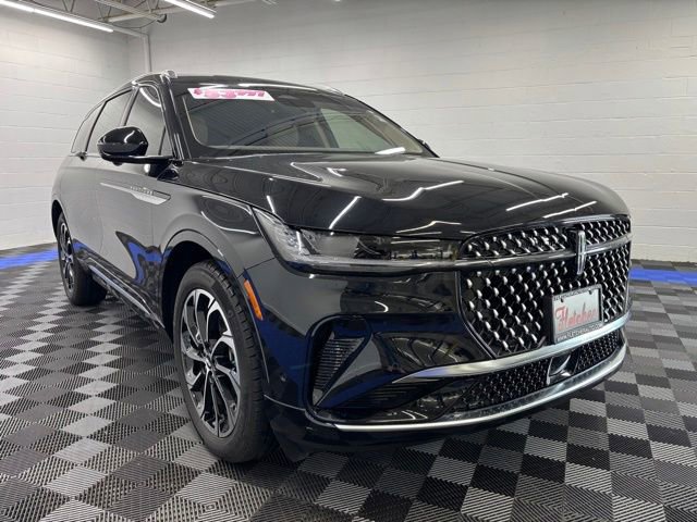Used 2024 Lincoln Nautilus Reserve AWD/4WD image 12