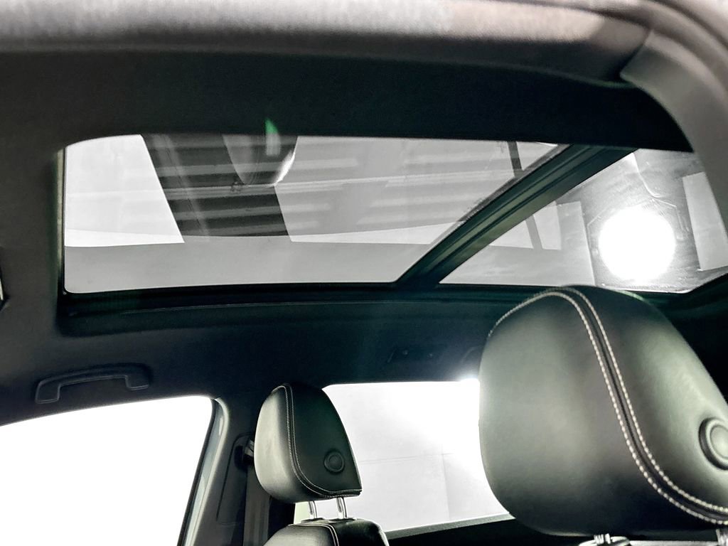 Certified 2021 Volkswagen Atlas Cross Sport SE w/ Panoramic Sunroof Package image 18