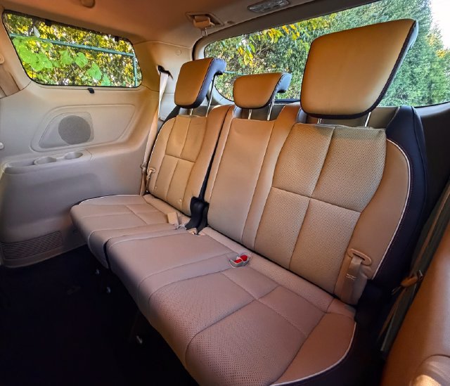 Used 2015 Kia Sedona SX FWD image 38