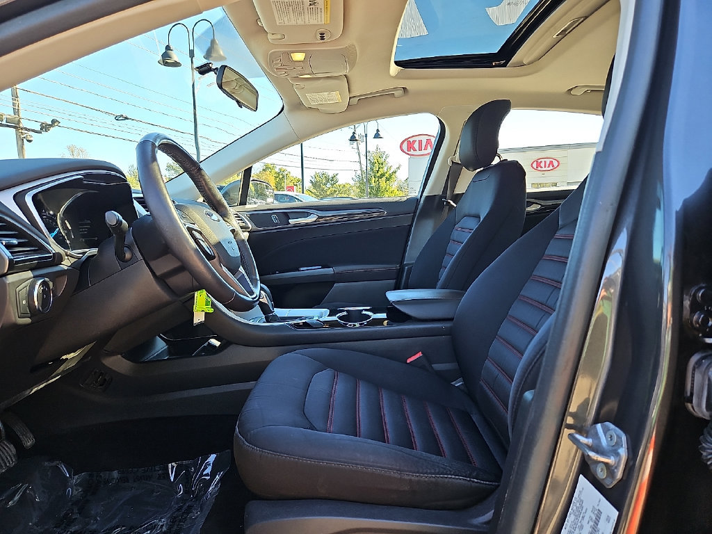 Used 2015 Ford Fusion SE FWD image 14