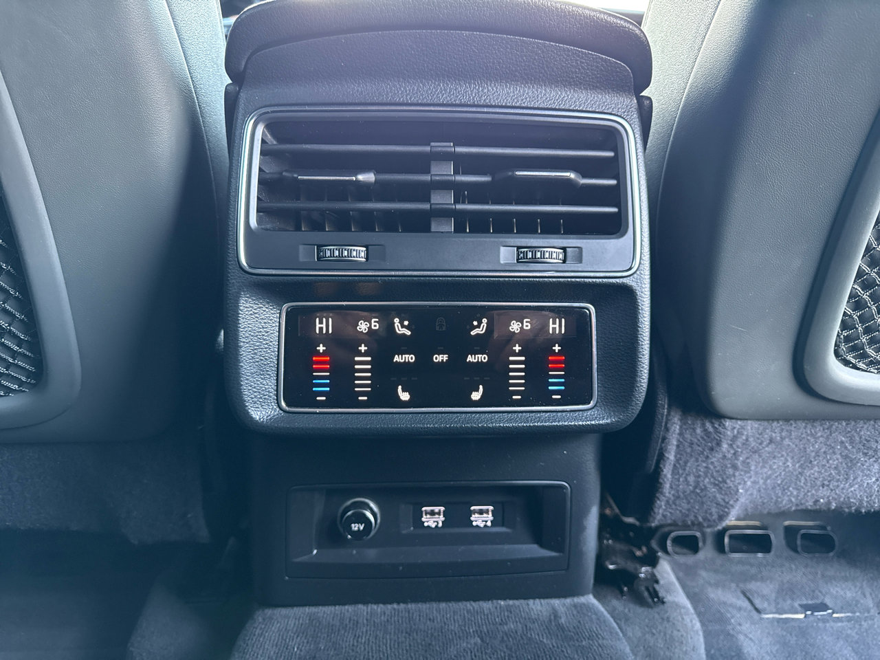 Used 2019 Audi Q8 Premium Plus w/ Premium Plus image 37