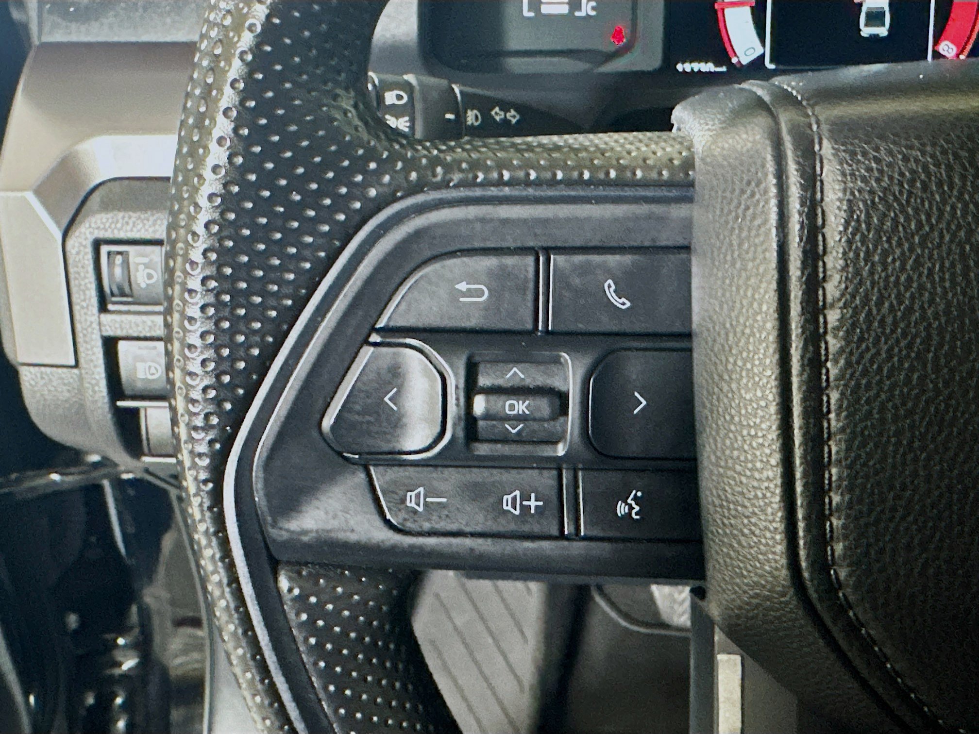 Certified 2024 Toyota Tacoma SR5 AWD/4WD image 16