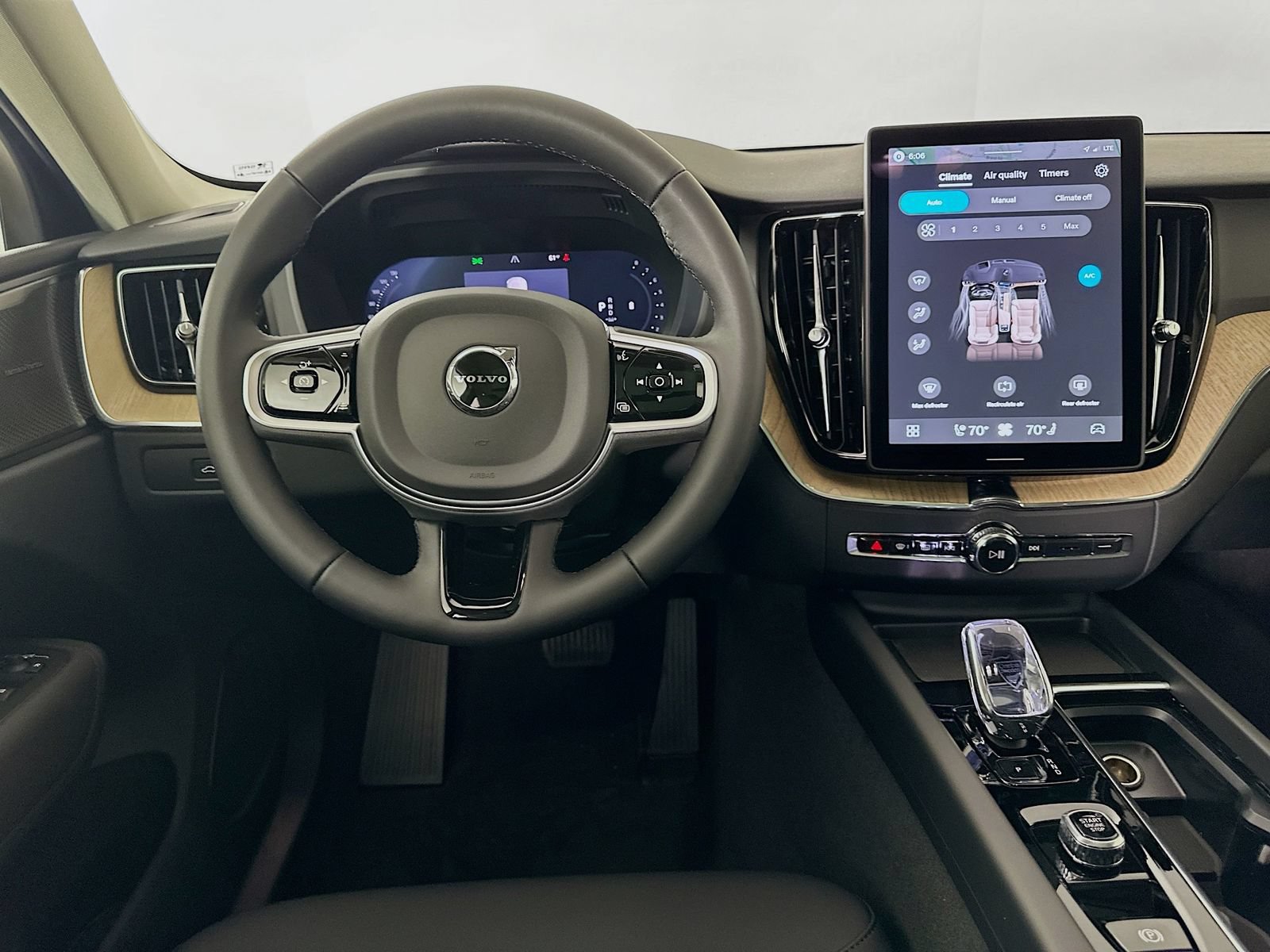 New 2026 Volvo XC60 B5 Plus w/ Protection Package Premier AWD/4WD image 15
