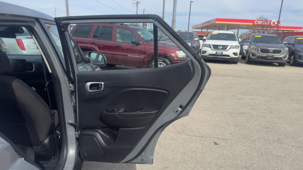 Used 2021 Hyundai Venue SE FWD image 24