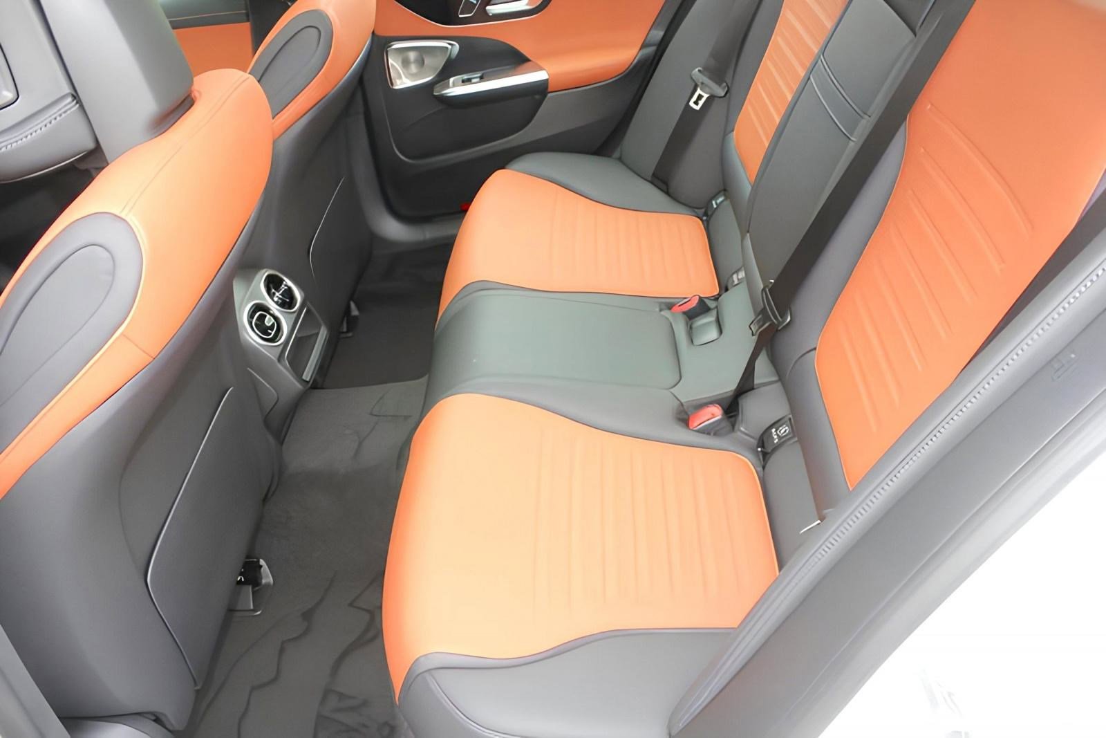 Used 2024 Mercedes-Benz C 300 Sedan image 11