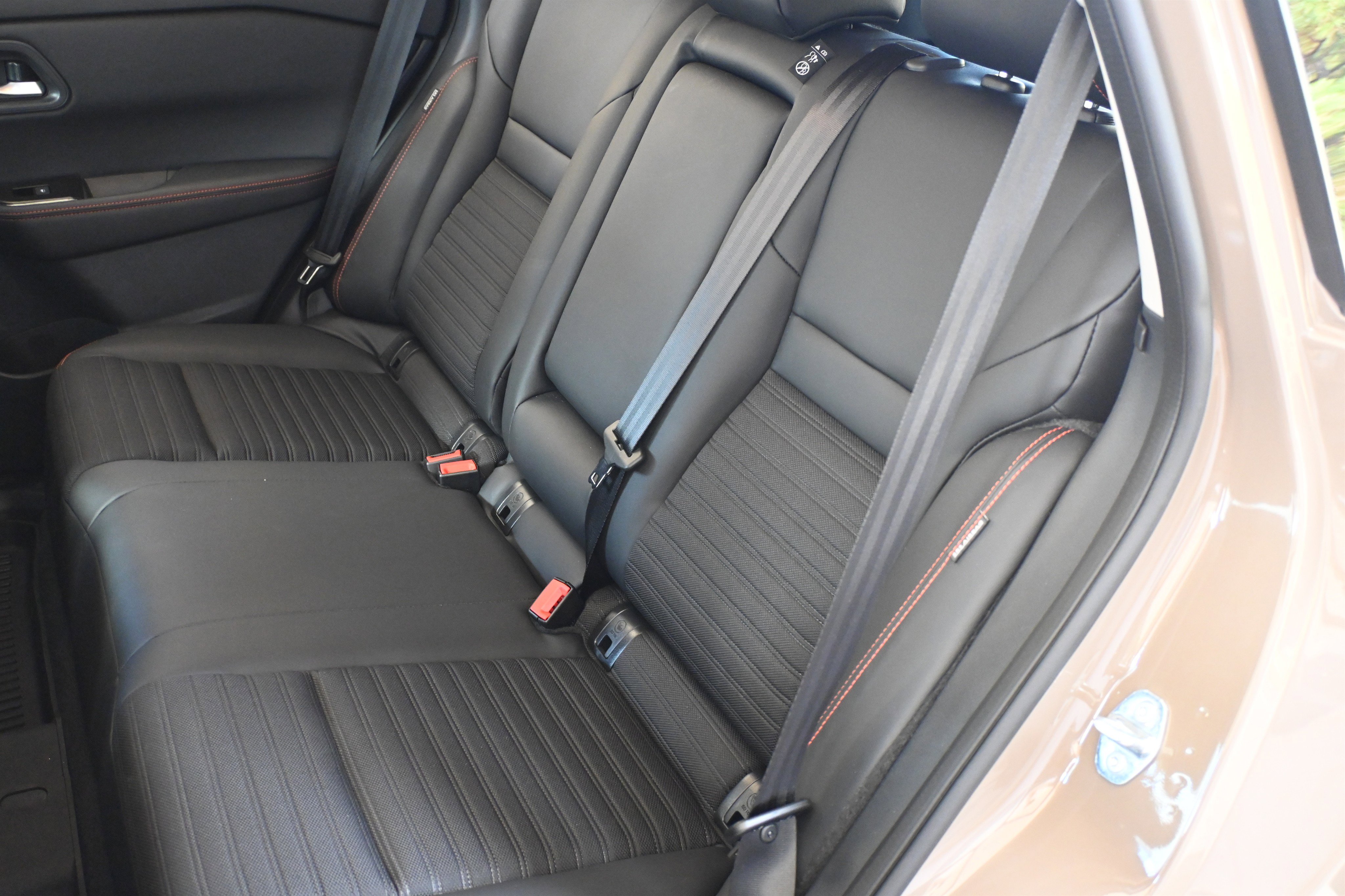 Used 2025 Nissan Rogue SV image 17