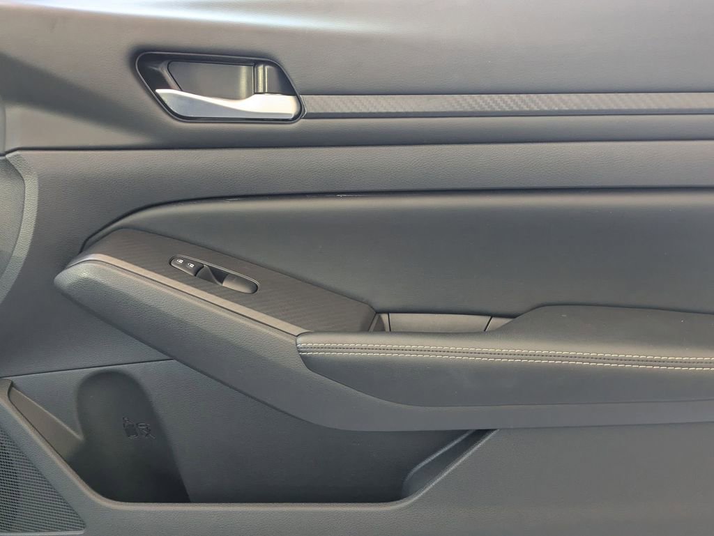 Used 2025 Nissan Altima 2.5 SV image 32