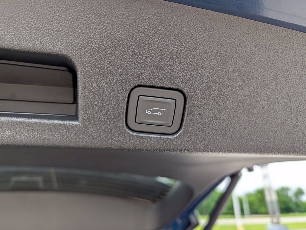New 2026 GMC Acadia Denali Ultimate w/ LPO, Floor Liner Package AWD/4WD image 30