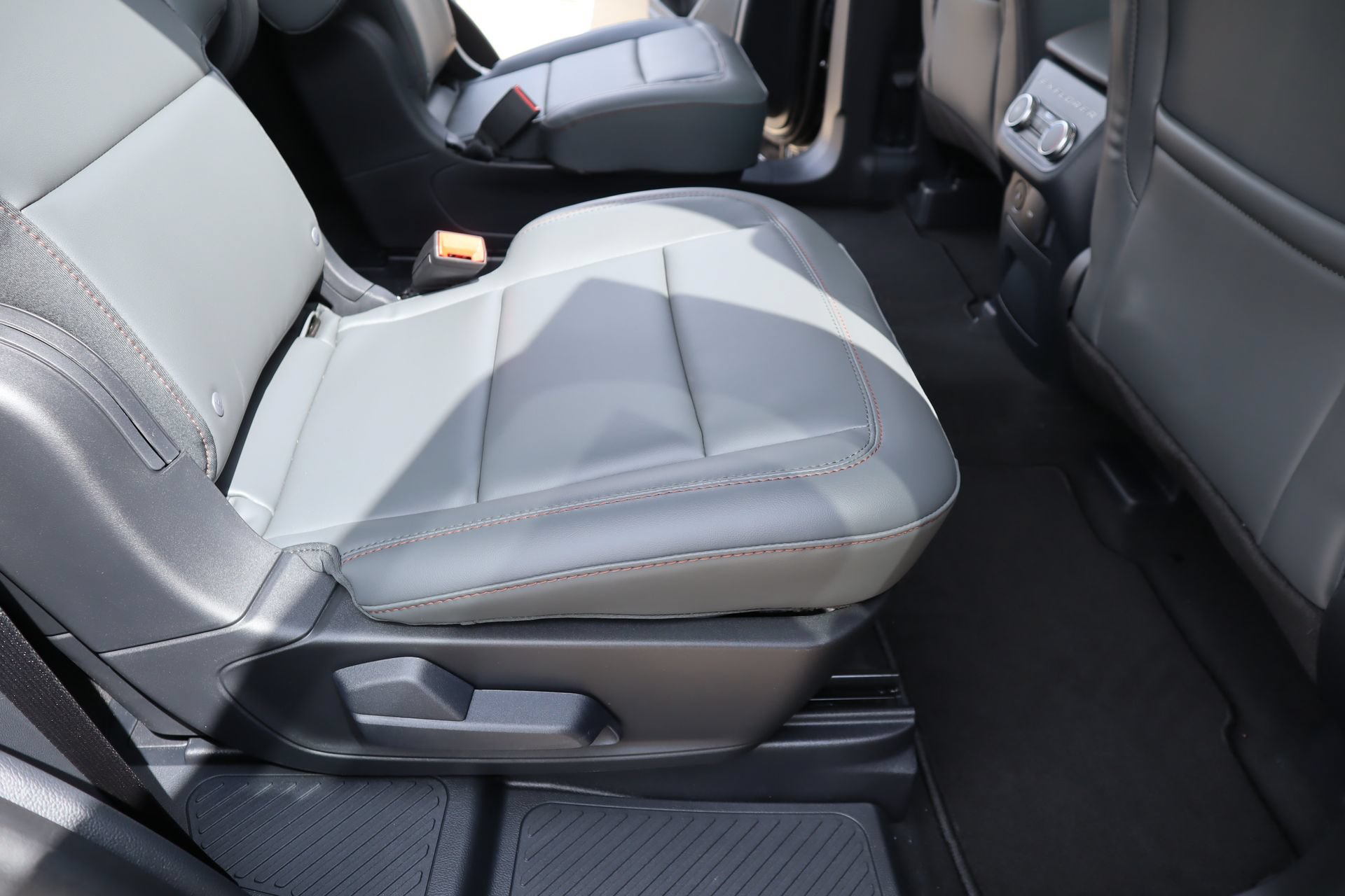New 2026 Ford Explorer Active w/ Active Comfort Package AWD/4WD image 17