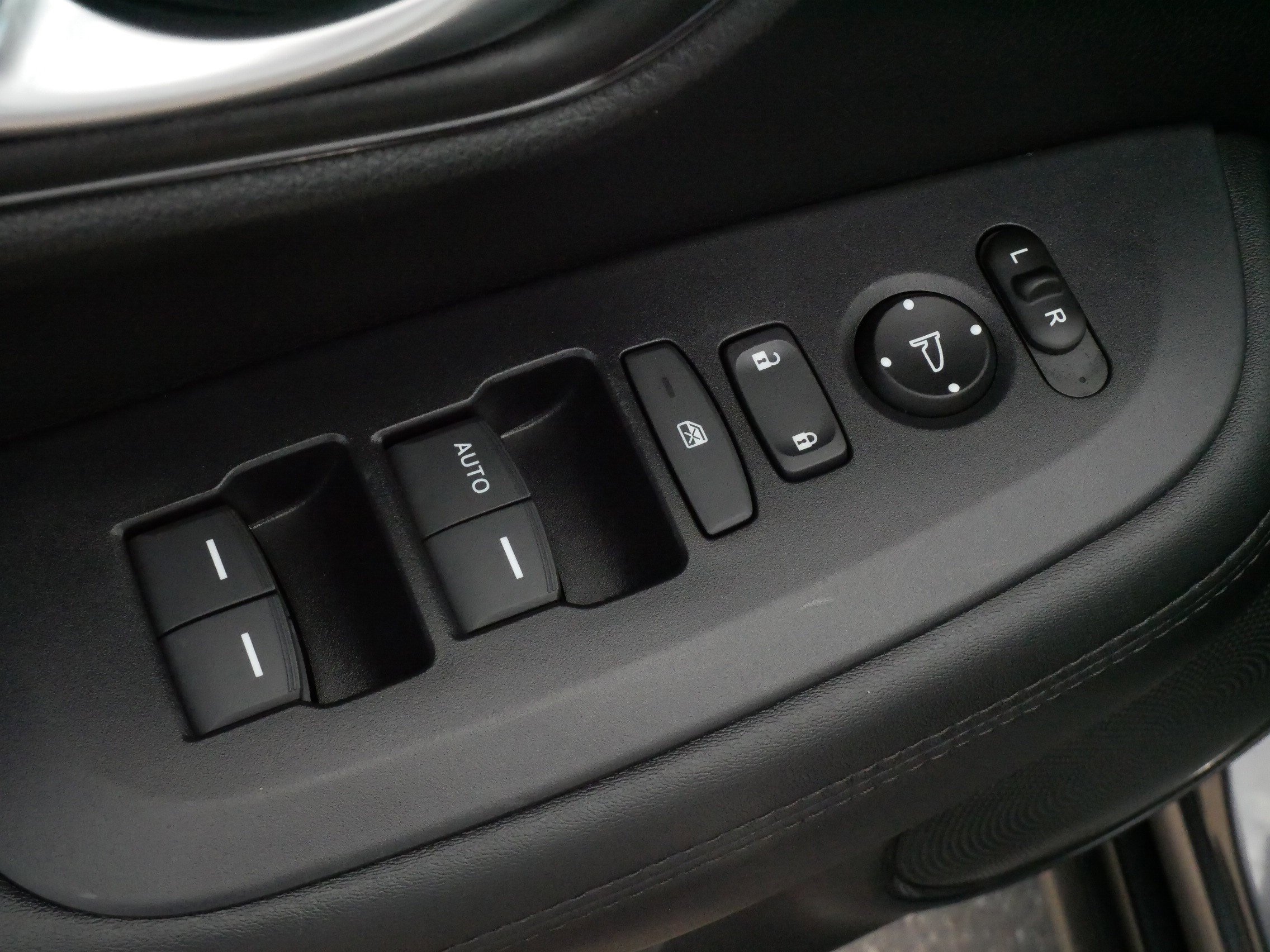 Used 2025 Honda HR-V LX image 19