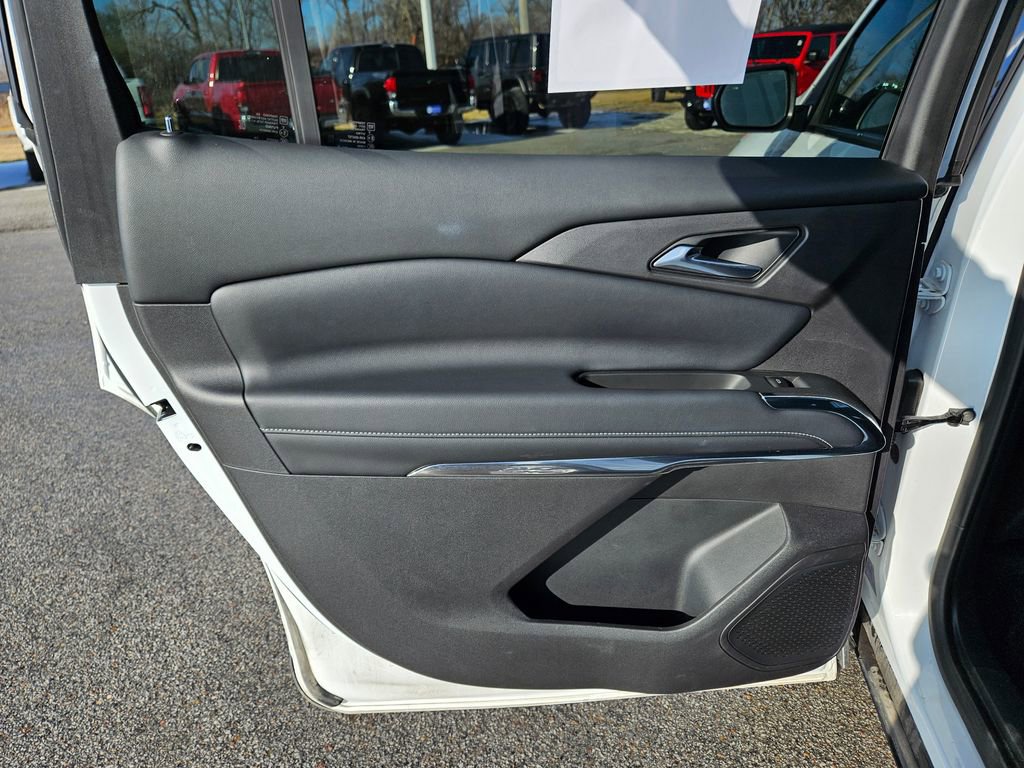 Used 2025 Chevrolet Traverse LT w/ Sun and Wheel Package image 26