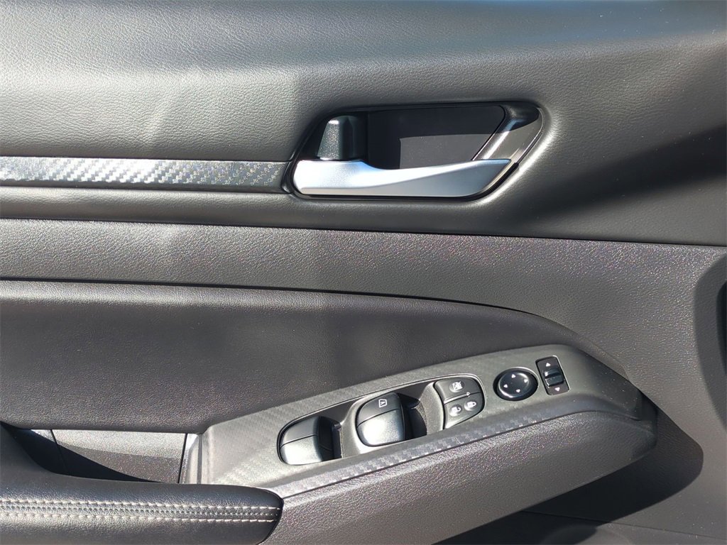 Used 2024 Nissan Altima 2.5 SV image 22