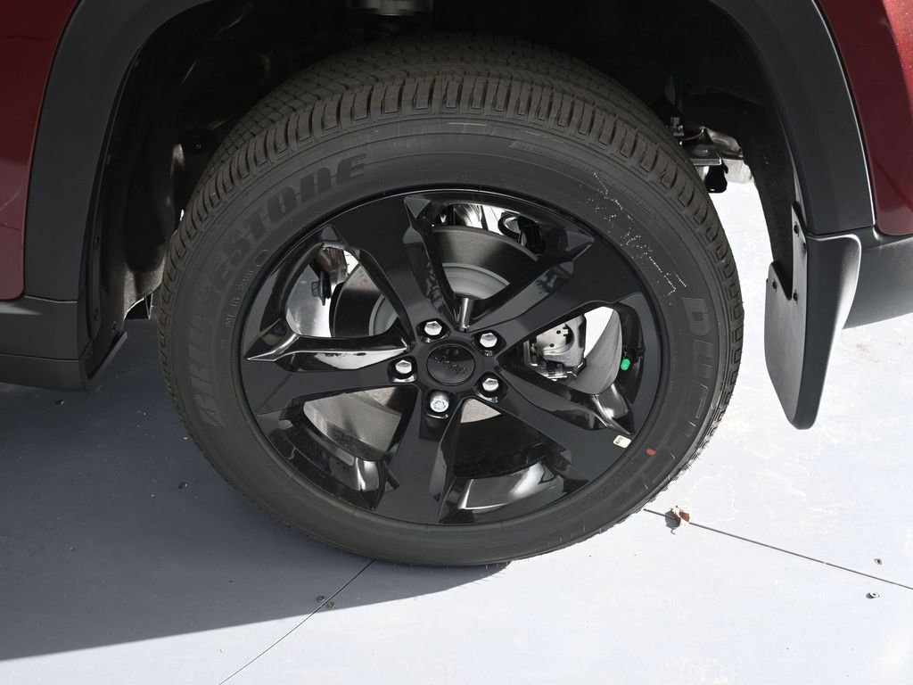 New 2025 Jeep Grand Cherokee Altitude w/ Trailer Tow Package image 9