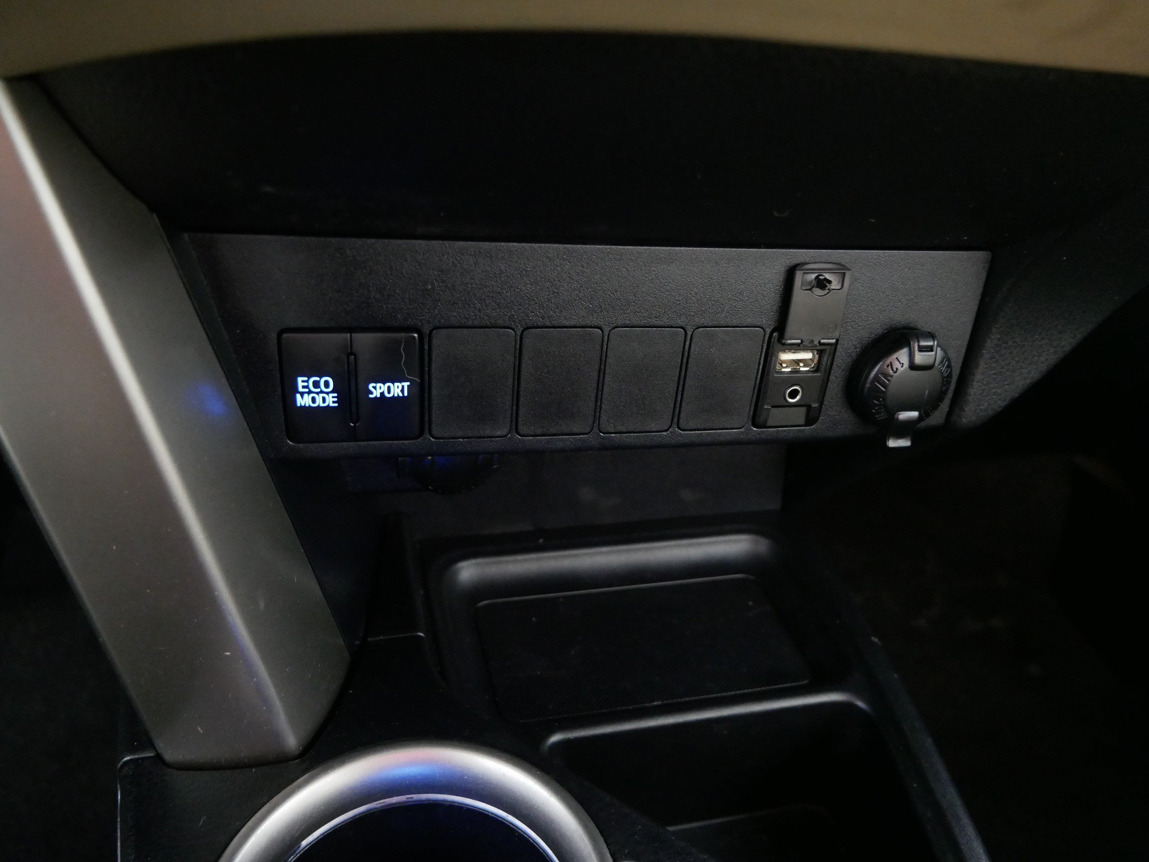 Used 2015 Toyota RAV4 XLE AWD/4WD image 30