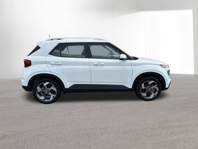 Used 2025 Hyundai Venue SEL image 40