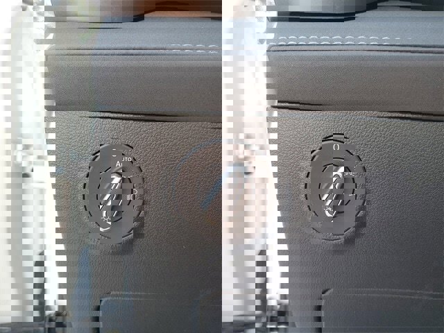 Certified 2025 Volkswagen Taos SE image 26