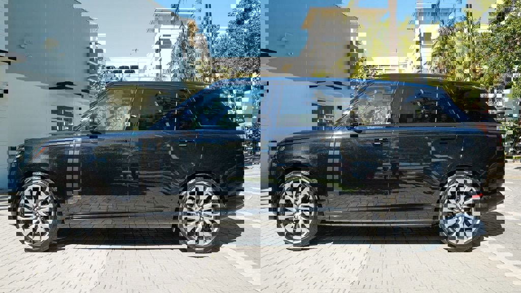 Used 2023 Land Rover Range Rover Long Wheelbase Autobiography image 12
