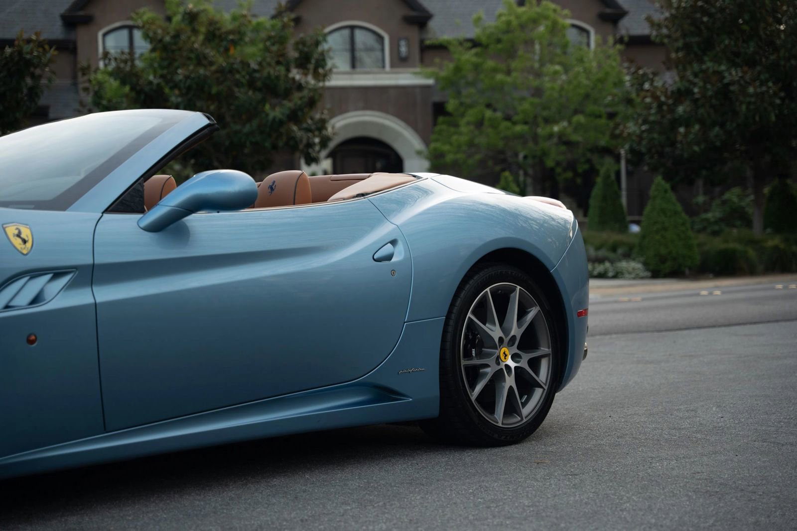 Used 2010 Ferrari California RWD image 66