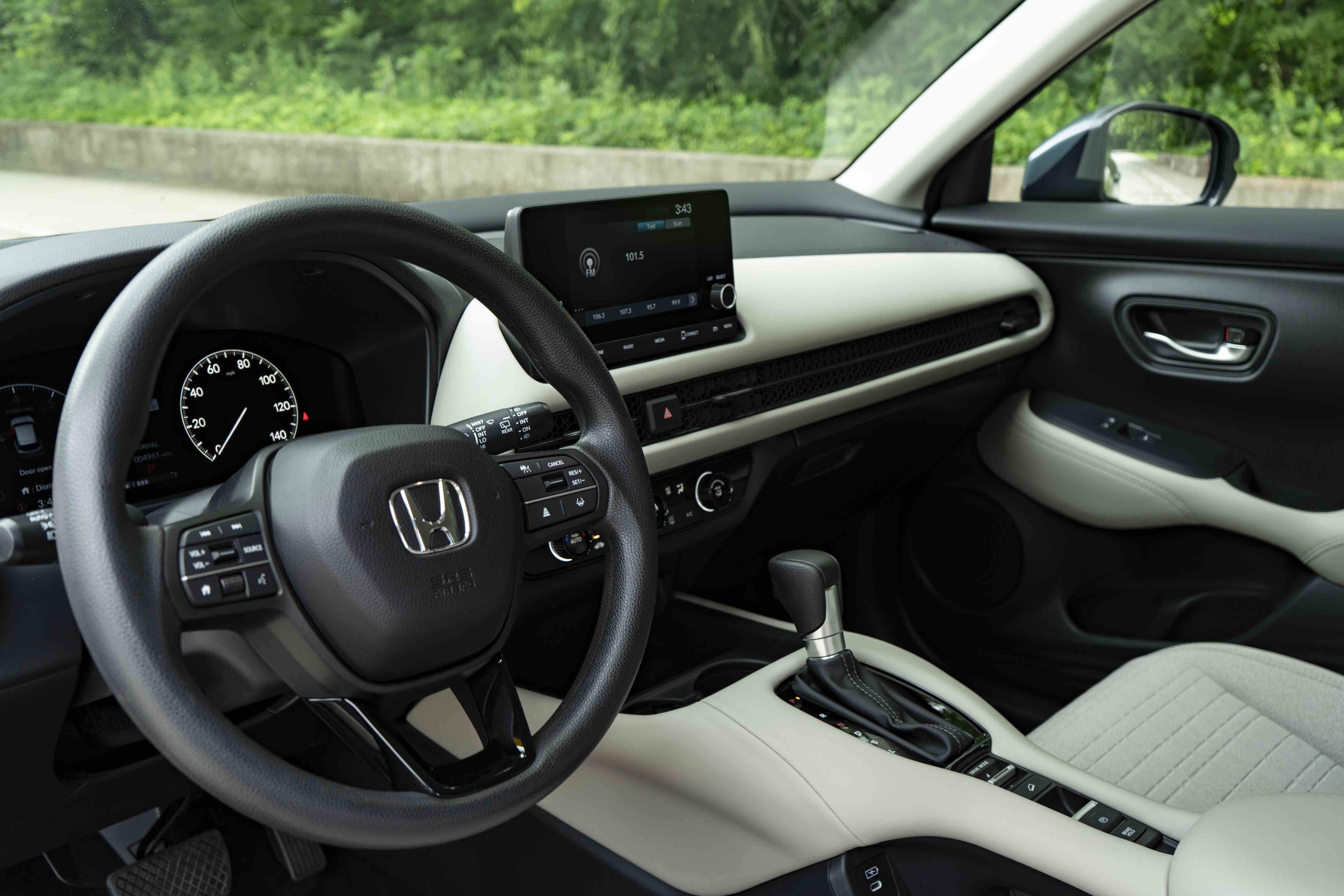 Used 2025 Honda HR-V LX image 15
