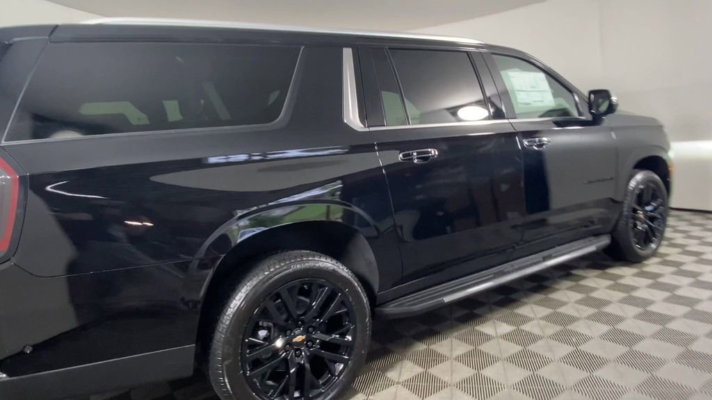 New 2026 Chevrolet Suburban Premier image 10