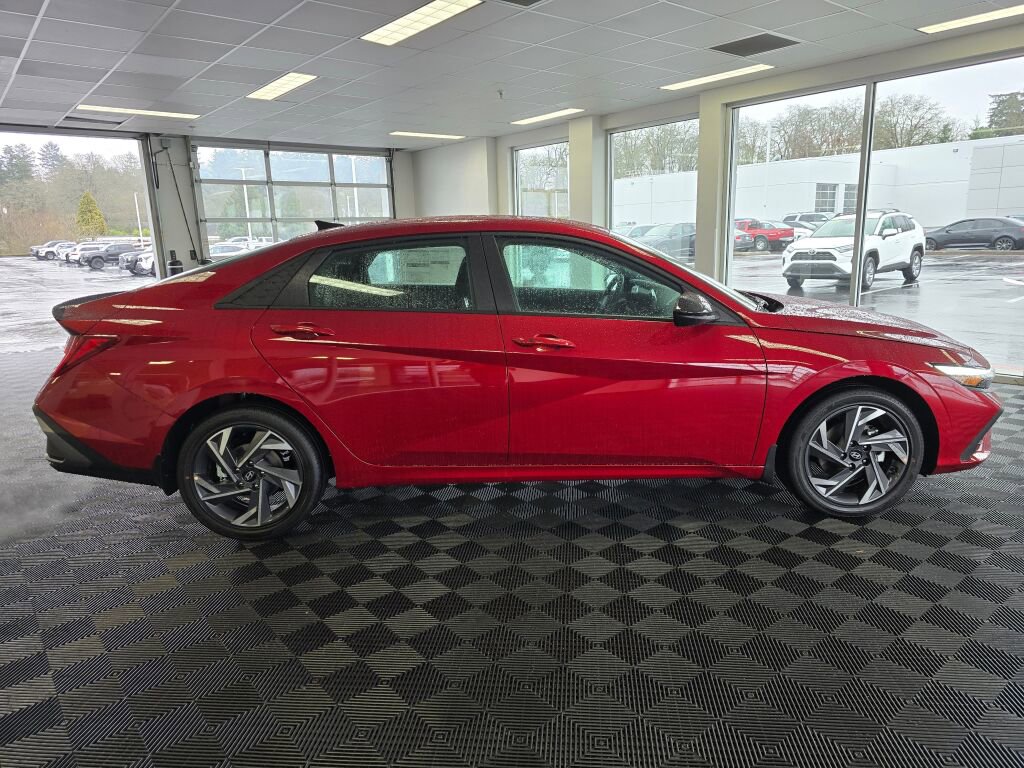 New 2025 Hyundai Elantra SEL image 3