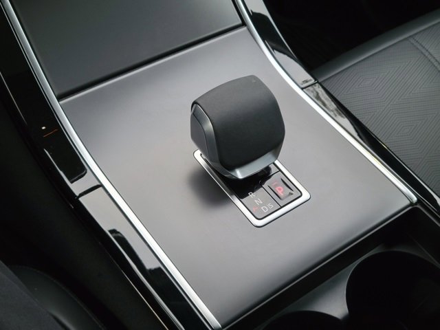 Used 2025 Land Rover Range Rover Velar Dynamic HSE image 35