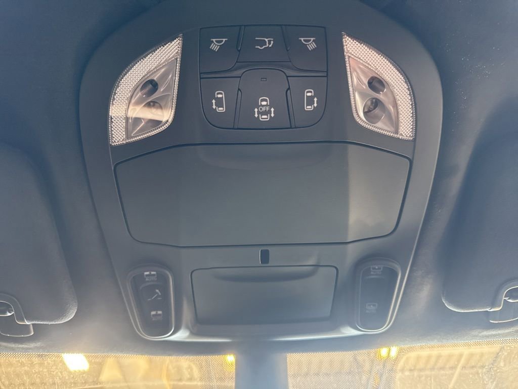 New 2026 Chrysler Pacifica Pinnacle image 24
