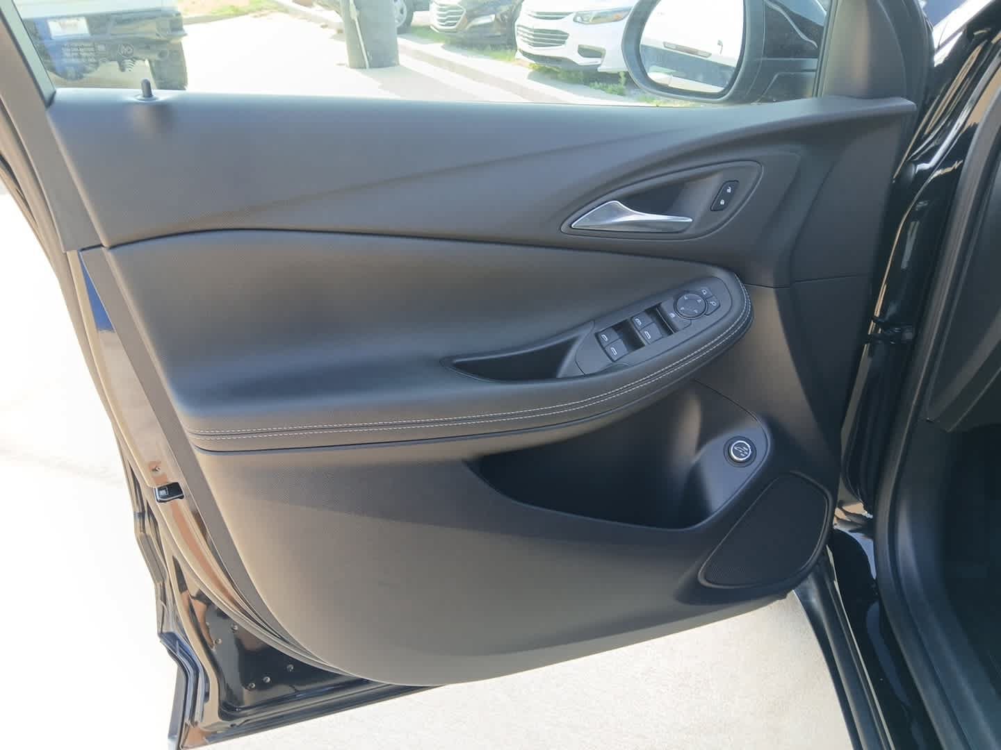 Used 2025 Buick Encore GX Preferred w/ Comfort Package AWD/4WD image 13