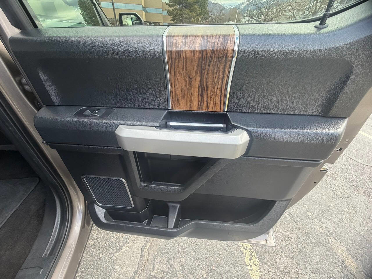 Used 2018 Ford F150 Lariat image 29