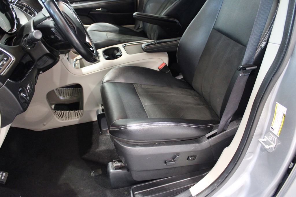 Used 2019 Dodge Grand Caravan SXT image 10