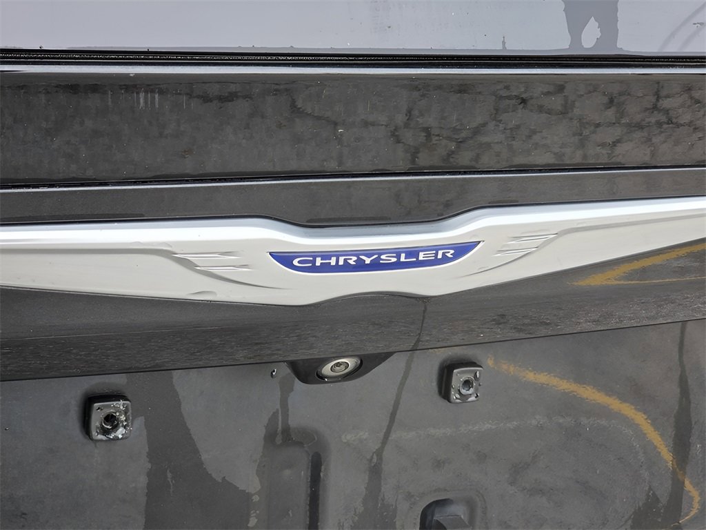 Used 2019 Chrysler Pacifica Touring-L Plus w/ Advanced Safetytec Group image 12