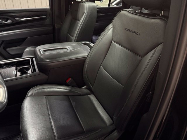 Used 2021 GMC Yukon Denali w/ Denali Premium Package AWD/4WD image 16