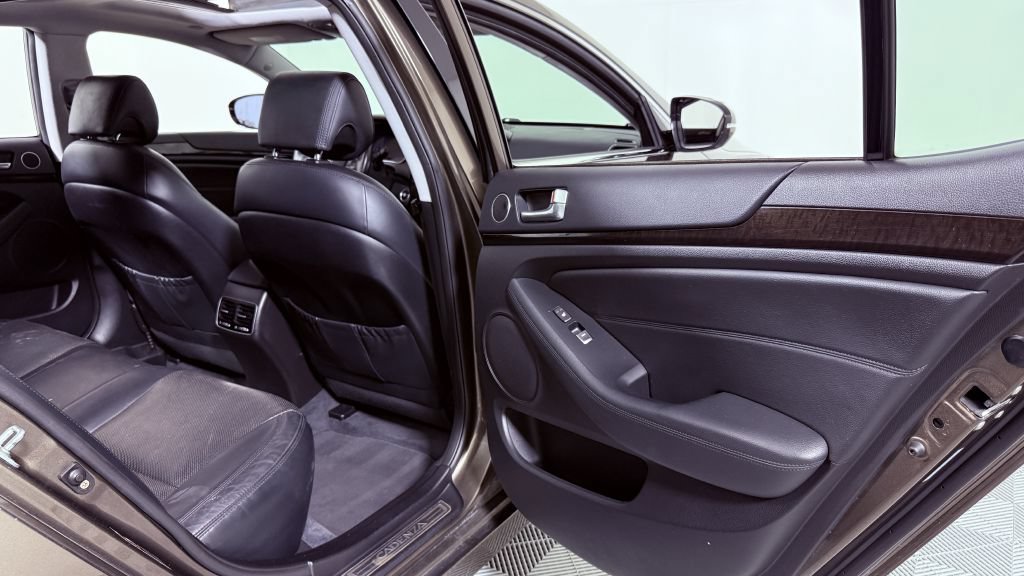 Used 2014 Kia Cadenza Premium w/ Technology Package FWD image 21