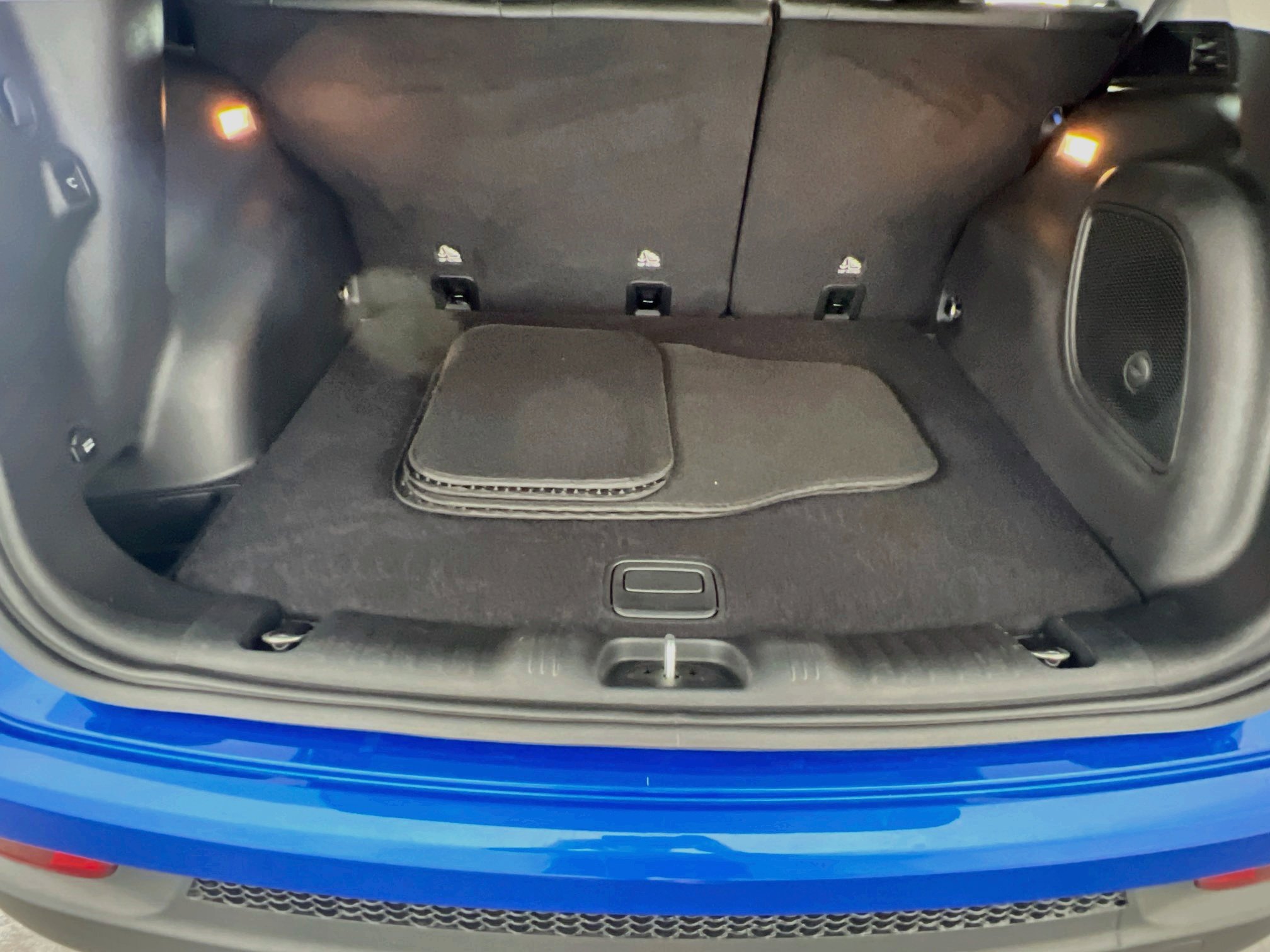 Used 2022 Jeep Compass Latitude w/ Sun and Sound Group AWD/4WD image 23