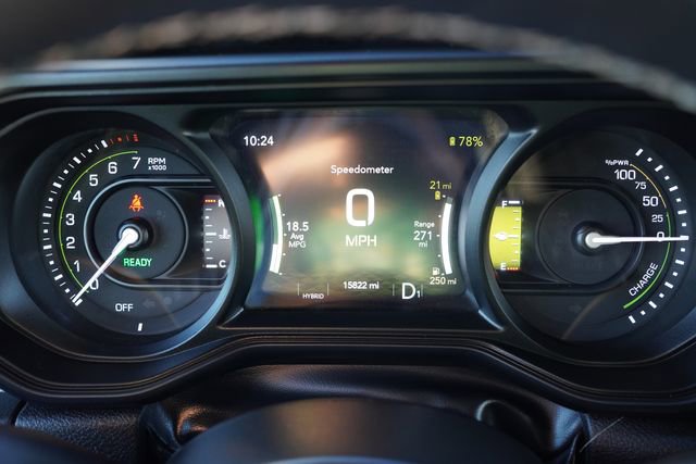 Certified 2025 Jeep Wrangler Unlimited Sahara w/ Safety Group image 31