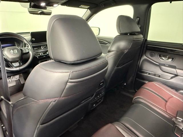Used 2025 Honda Pilot Black Edition image 39