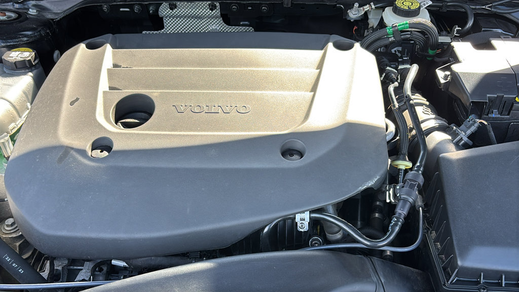 Certified 2024 Volvo XC40 B5 Plus w/ Climate Package AWD/4WD image 32