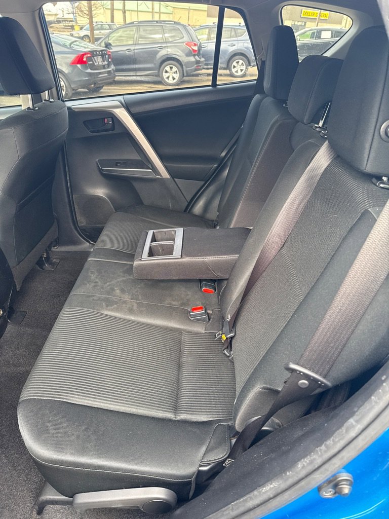Used 2018 Toyota RAV4 LE FWD image 15