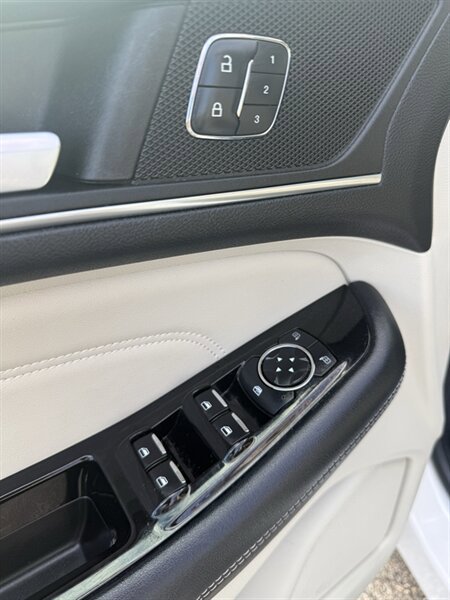 Used 2015 Ford Edge Titanium w/ Equipment Group 301A FWD image 16