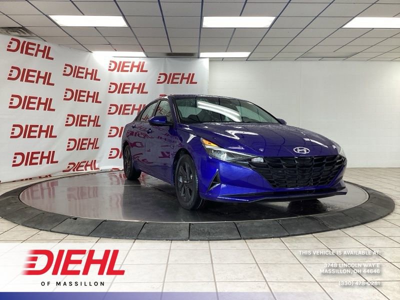 Used 2023 Hyundai Elantra SEL w/ Preferred Accessory Package image 1