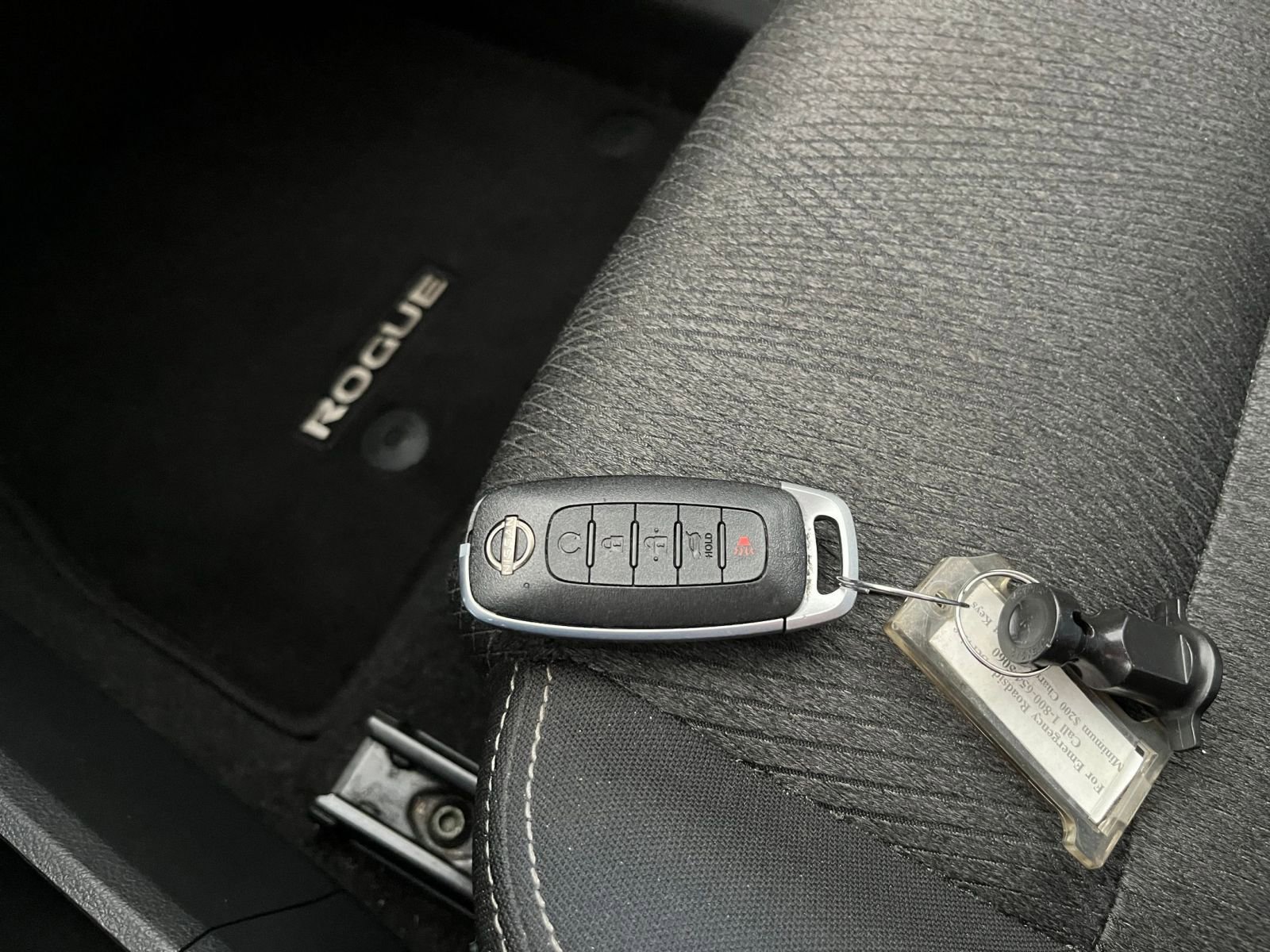 Used 2025 Nissan Rogue SV FWD image 21