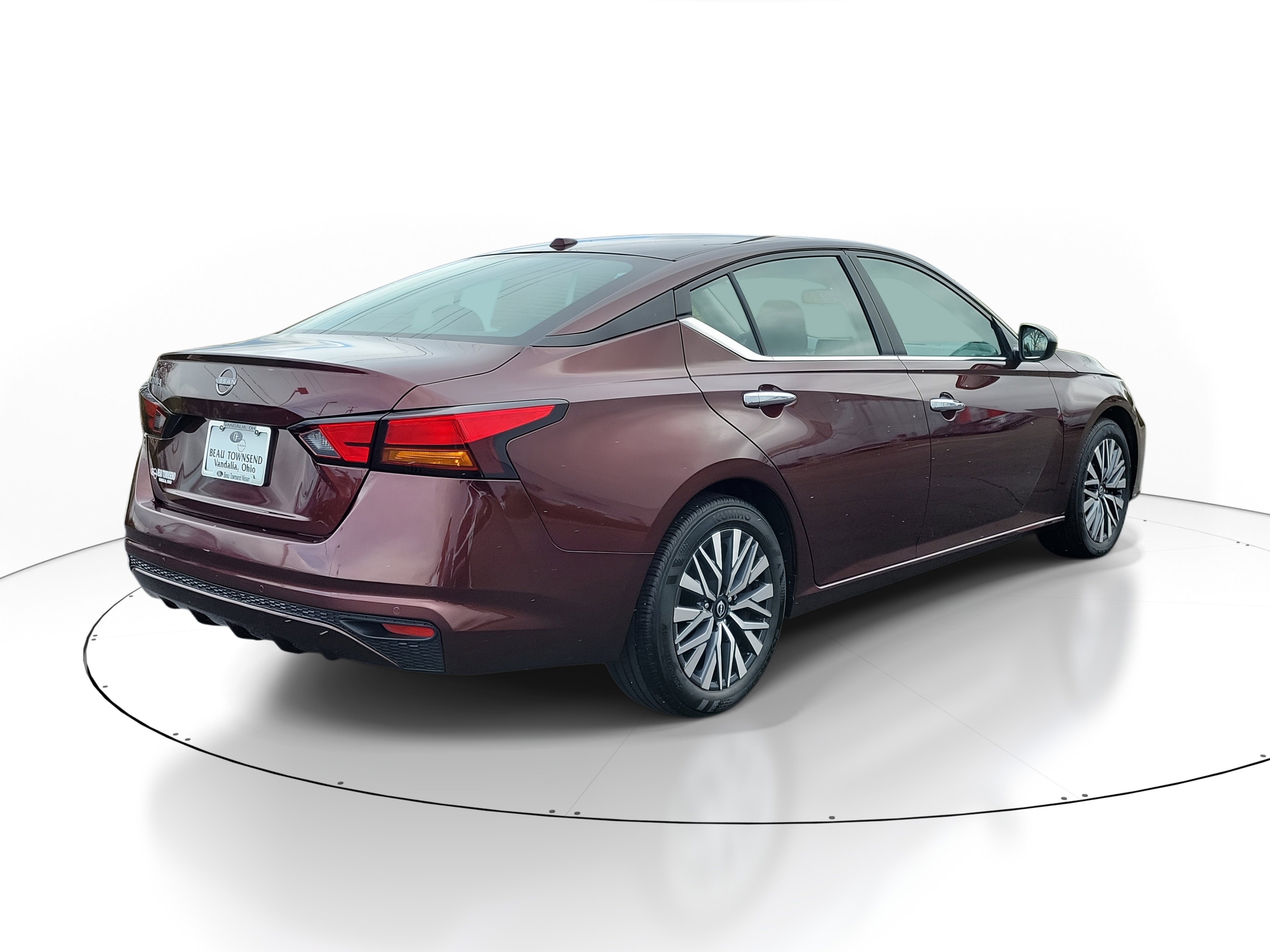 Used 2025 Nissan Altima 2.5 SV FWD image 4