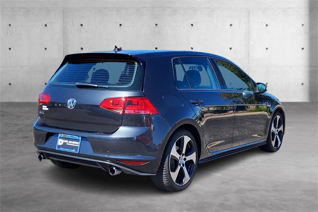 Used 2017 Volkswagen Golf S image 3