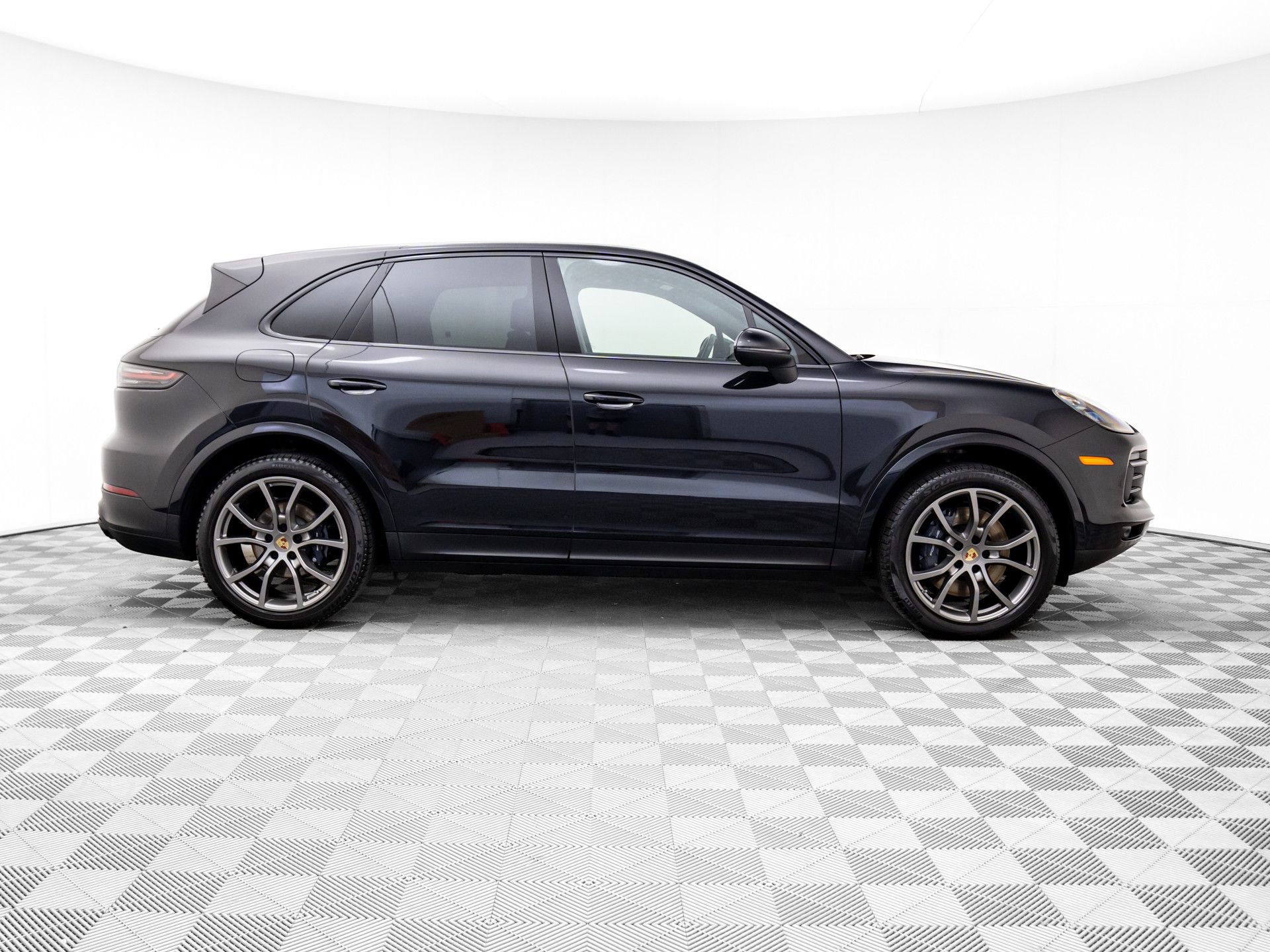 Certified 2022 Porsche Cayenne Platinum Edition image 8