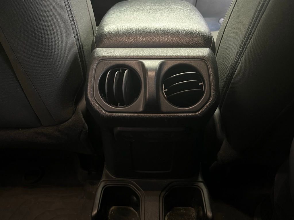 Used 2022 Jeep Wrangler Sport AWD/4WD image 9