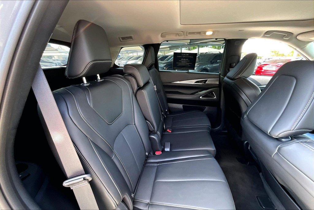Used 2026 INFINITI QX60 Luxe w/ Cargo Package FWD image 36