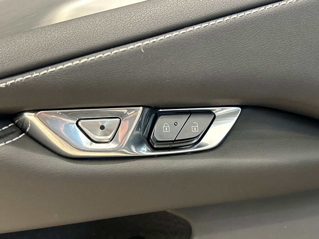 Used 2025 Chevrolet Corvette Z06 image 9