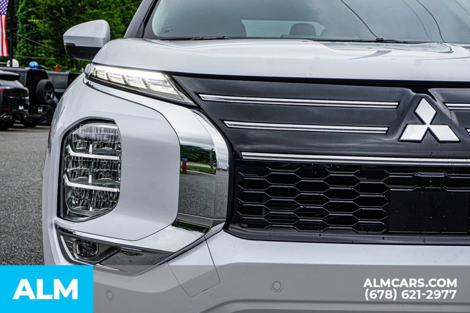 Used 2025 Mitsubishi Outlander SE FWD image 11