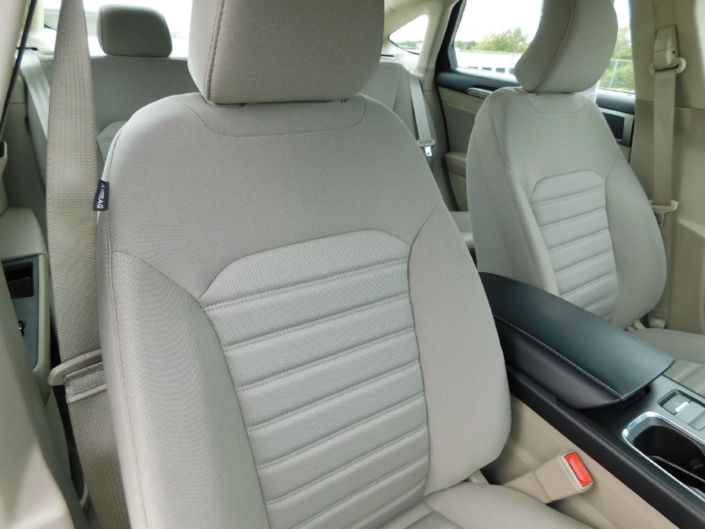 Used 2019 Ford Fusion SE FWD image 21