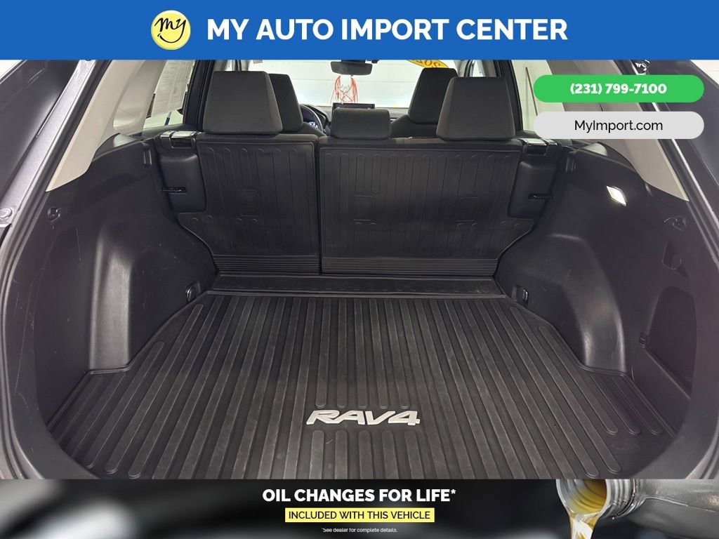 Used 2022 Toyota RAV4 XLE w/ Convenience Package image 28